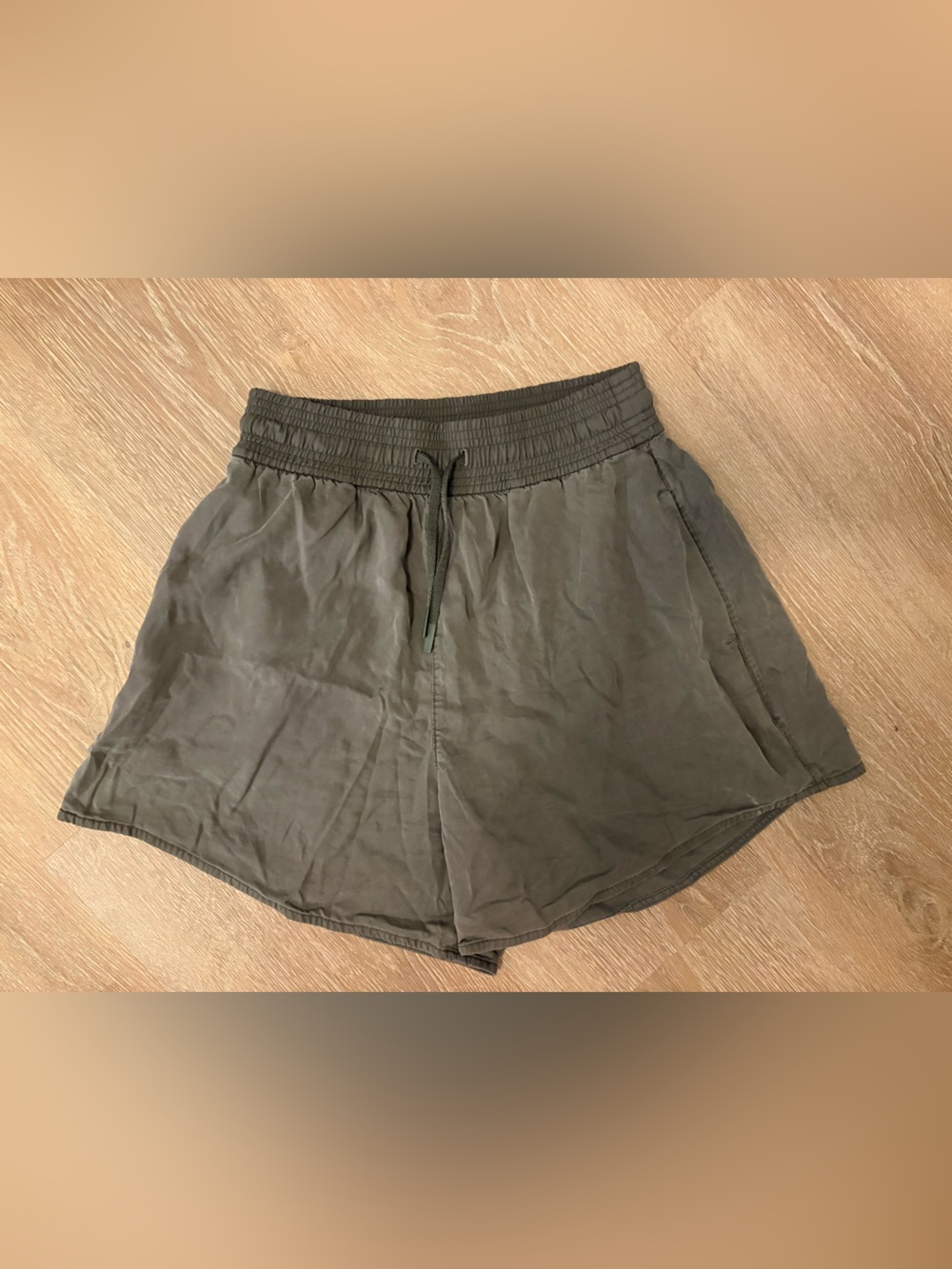 lululemon athletica Olive Elastic Waist Shorts size 6